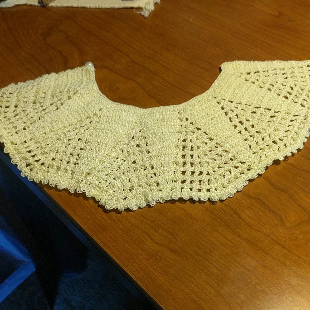 Vintage Yellow Collar